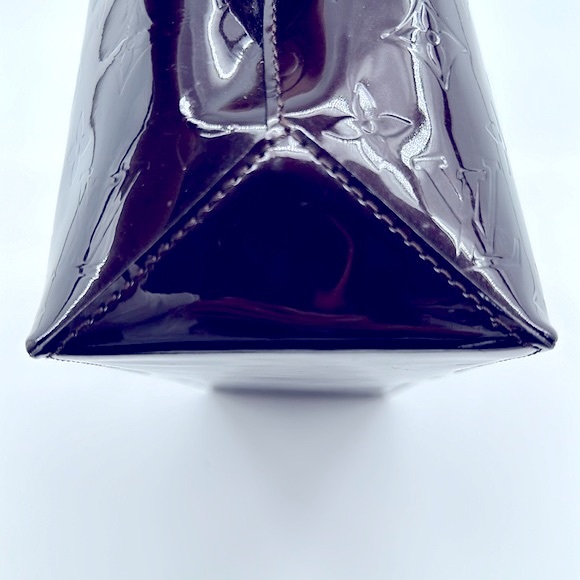 Authenticated LOUIS VUITTON Wilshire Monogram Vernis - Picture 9 of 17